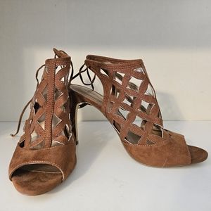 BCBGeneration Cage Heels Size 7